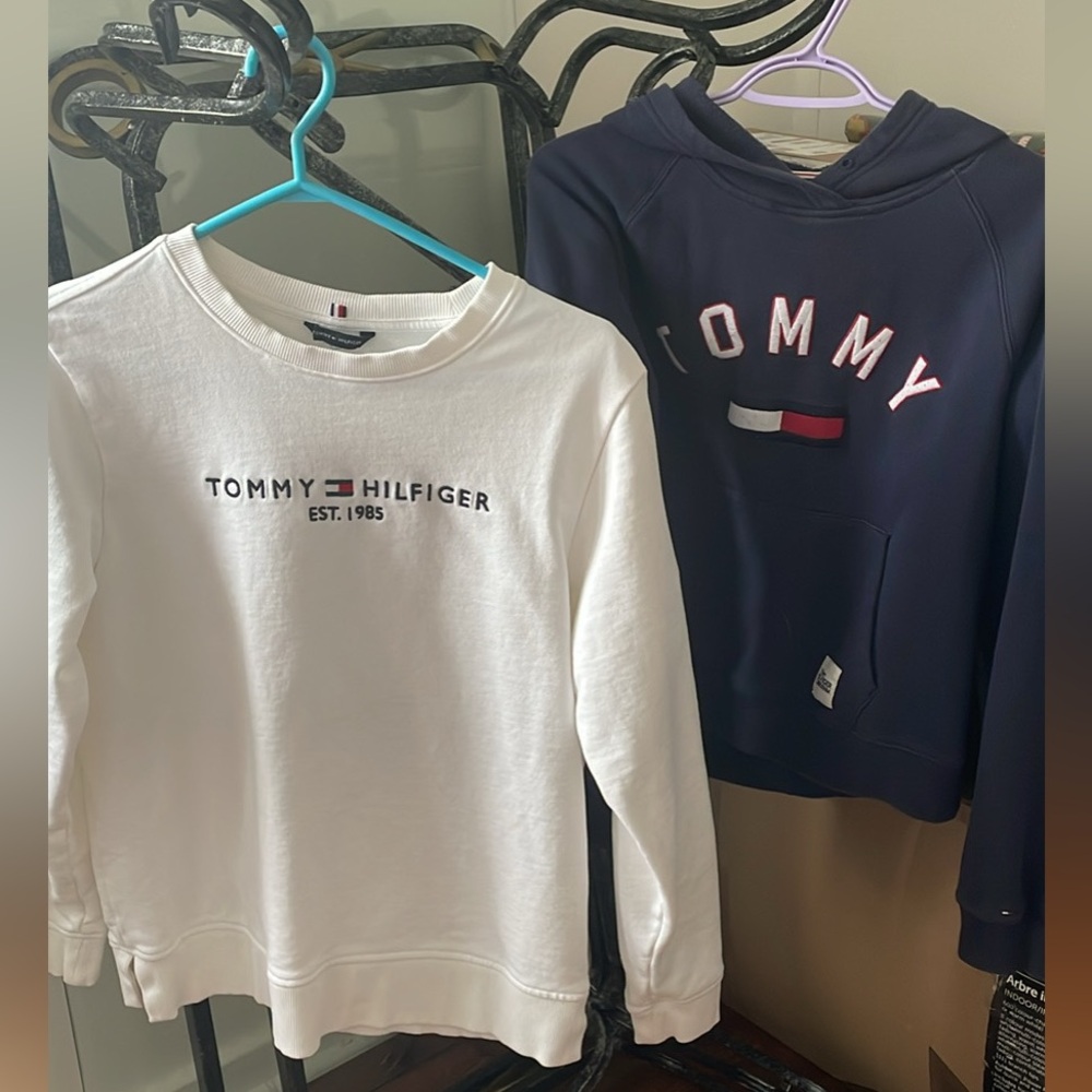 2 TOMMY HILFIGER SWEATERS